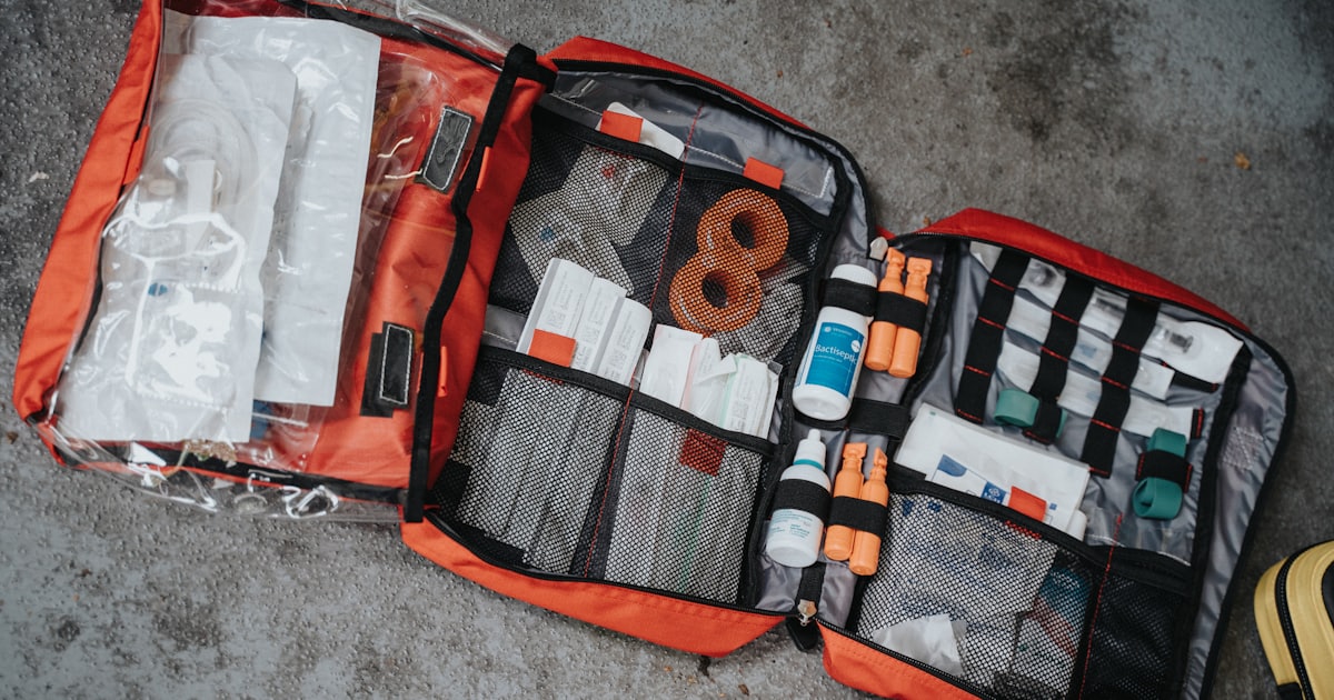 Premiers secours à la maison : les gestes simples qui rassurent